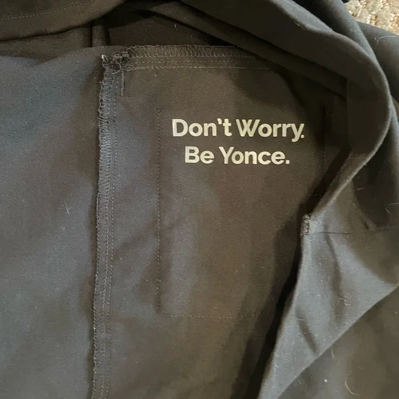 Preowned Figs Scrub Set- Medium Top/Medium Tall High Waisted Yolas - Picture 3 of 5